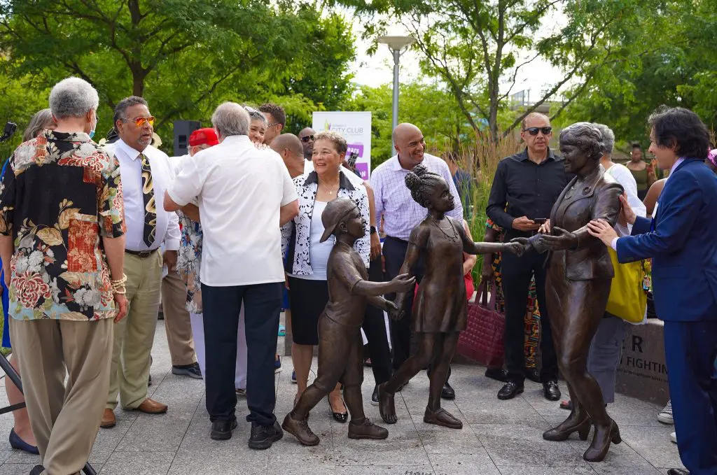 Marian Spencer statue surrounded by people in Smale Riverfront Park.